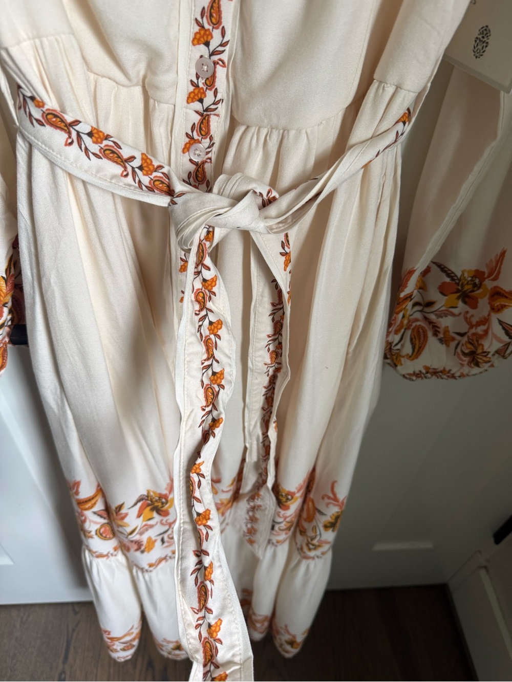 NWT LEA floral border maxi dress with a V-neckline and tie waist. Size Small. - Picture 8 of 12